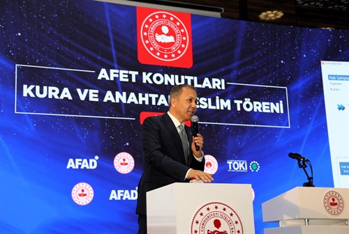 İçişleri Bakanımız Sayın Ali Yerlikaya Van Afet Konutları Kura Çekimi ve Anahtar Teslim Törenine Katıldı